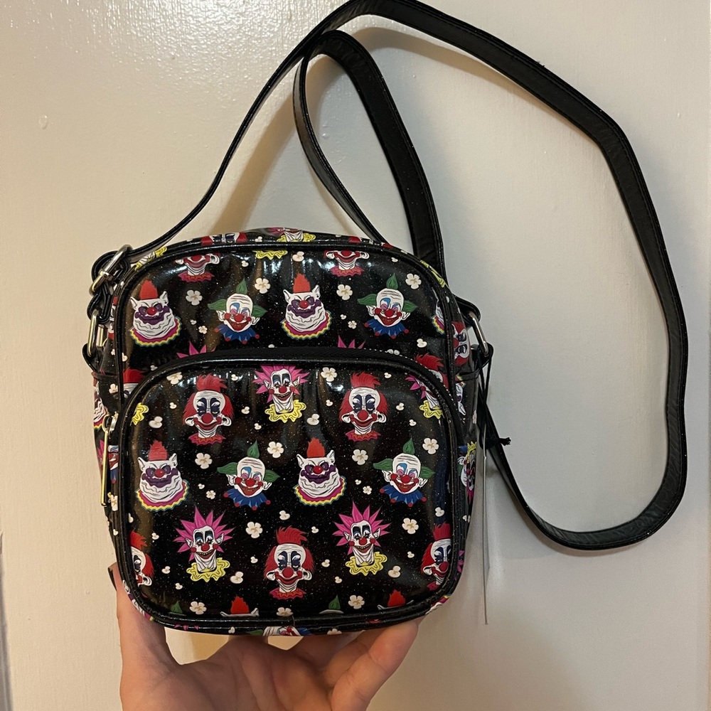 Cakeworthy Killer Klowns from outer space Crossbody Bag